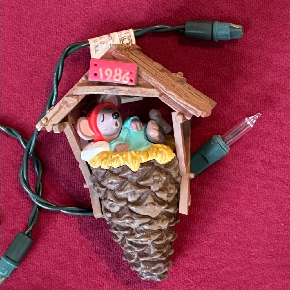 Hallmark Vintage Christmas Set of 5 Lighted Ornaments - Picture 2 of 13